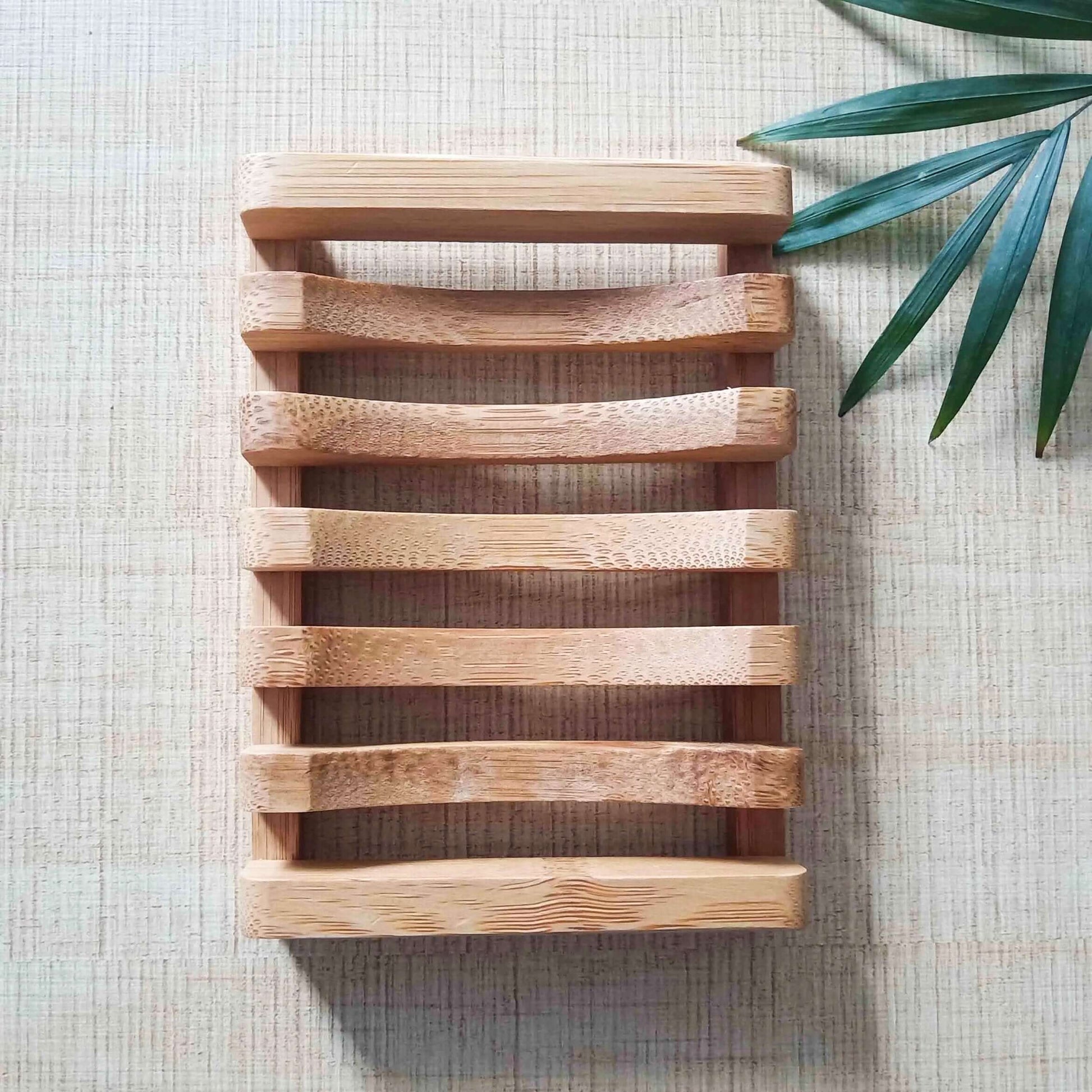 Natural bamboo soap dish, eco-friendly and zero waste, ideal for sustainable living.