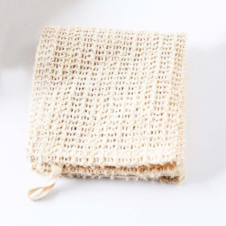 Natural sisal washcloth for gentle exfoliation, plastic-free and zero waste, ideal for skin care.