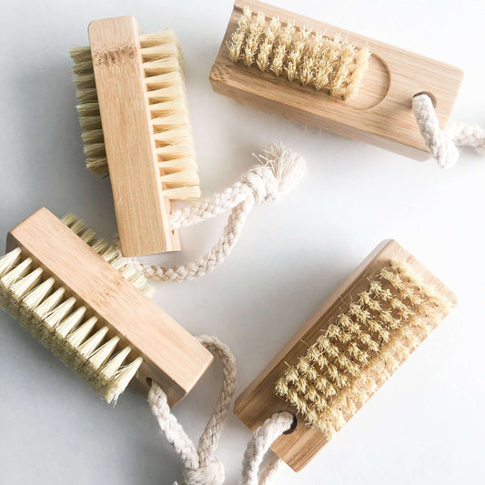 Double sided bamboo nail brushes with sisal bristles, eco-friendly and zero waste for clean fingernails.