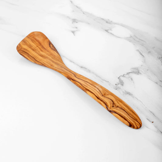 Handmade olive wood corner spatula on a marble countertop, perfect for precise cooking in corners.